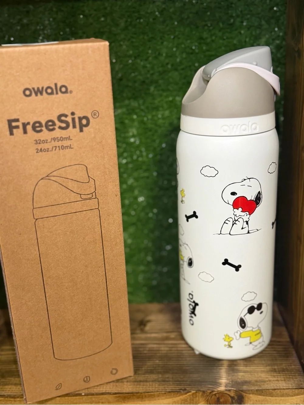 Owala FreeSip White Snoopy Stainless Water Bottle - 32oz